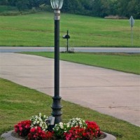 How To Decorate Around A Lamp Post